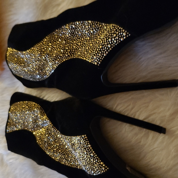 Scene Size 9 Black Velvet Calf High Boots With Jeweled Design - Picture 10 of 10